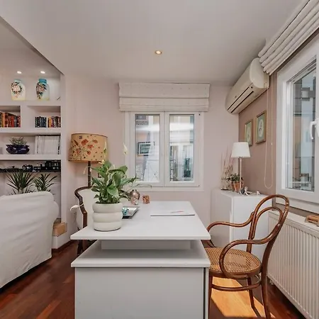 Comfy Maisonette With Sea View And Garden!